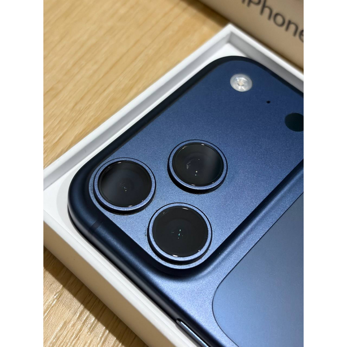 Б/У Apple iPhone 17 Pro Max 512 Gb Deep Blue (1sim + eSim) (АКБ 99%)