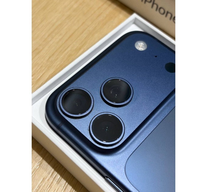 Б/У Apple iPhone 17 Pro Max 512 Gb Deep Blue (1sim + eSim) (АКБ 99%)