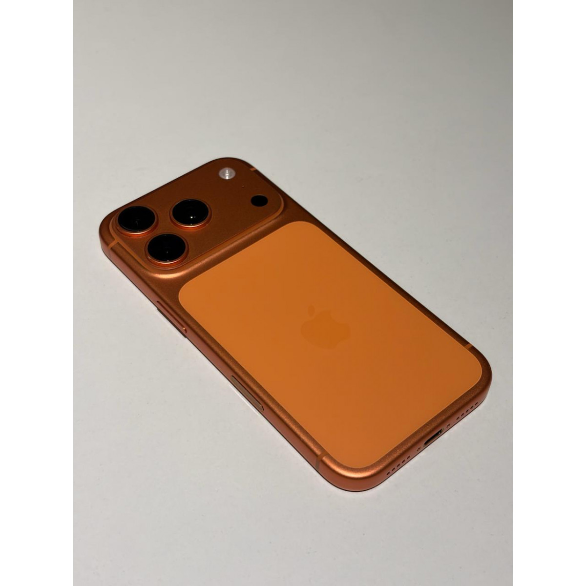 Б/У Apple iPhone 17 Pro Max 256 Gb Cosmic Orange (eSim) 95% АКБ